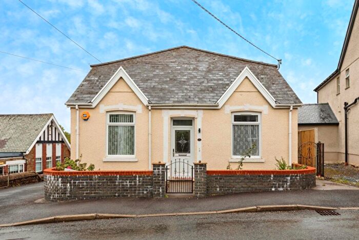 4 Bedroom Detached House For Sale In Llannon Road, Pontyberem, Llanelli, SA15