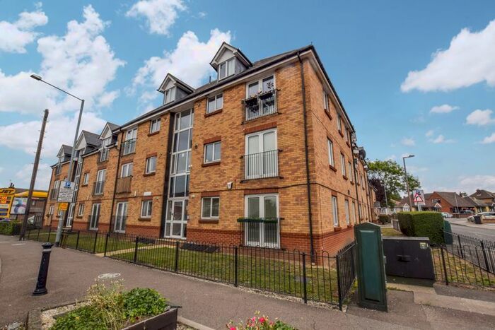 2 Bedroom Flat To Rent In Southend Road, Corringham, Stanford-Le-Hope, SS17