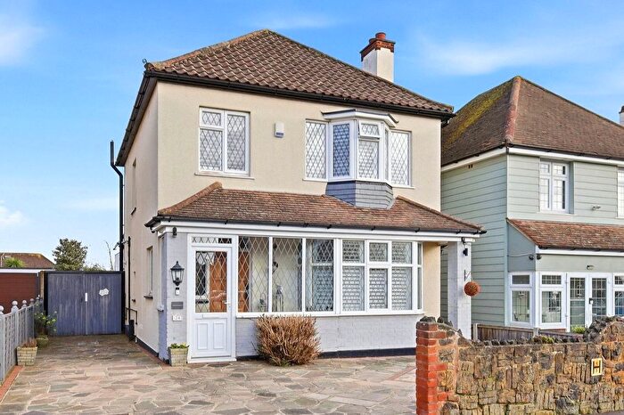 3 Bedroom Detached House For Sale In Arlington Road, Popular Wick Estate, Essex, SS2