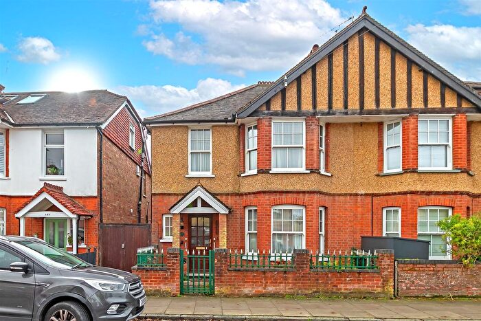 4 Bedroom Semi Detached House For Sale In Brampton Road, St.Albans, AL1