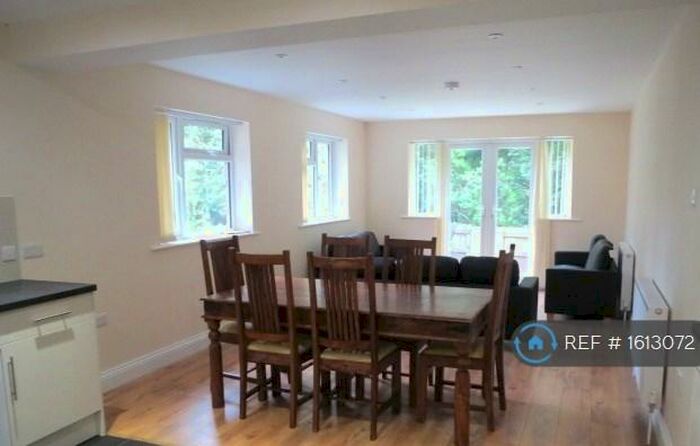 6 Bedroom Semi-Detached House To Rent In Burlington Road, Southampton, SO15