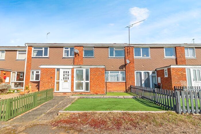 3 Bedroom Terraced House For Sale In Grange Close, Leighton Buzzard, Bedfordshire, LU7