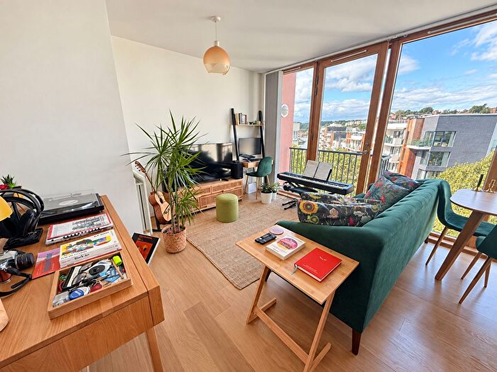 1 Bedroom Flat To Rent In Canons Way, Balmoral House Canons Way, BS1