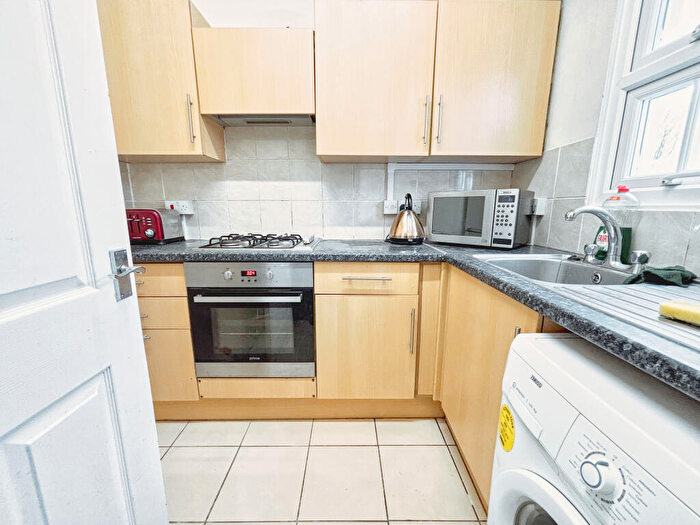 Apartment To Rent In Station Road, Redhill, RH1