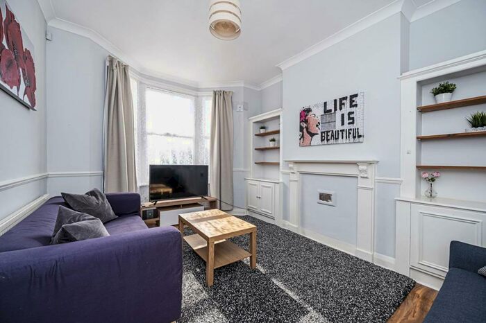 2 Bedroom Maisonette To Rent In North Birkbeck Road, Leyton, London, E11