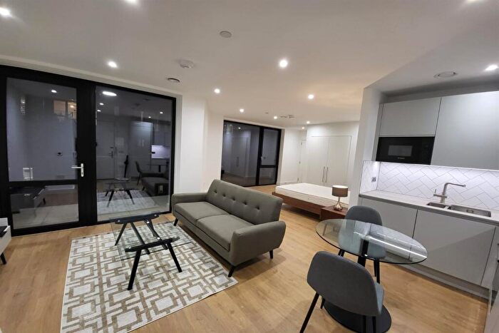 Apartment To Rent In Peppercorn Court, Aberfeldy Village, E14