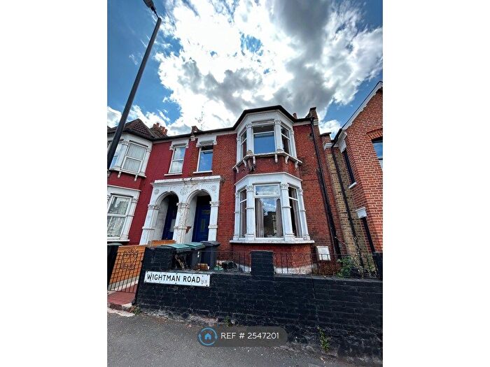 3 Bedroom Flat To Rent In Wightman Road, London, N8