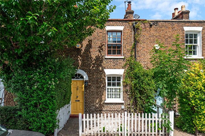 2 Bedroom Detached House For Sale In Barchard Street, SW18