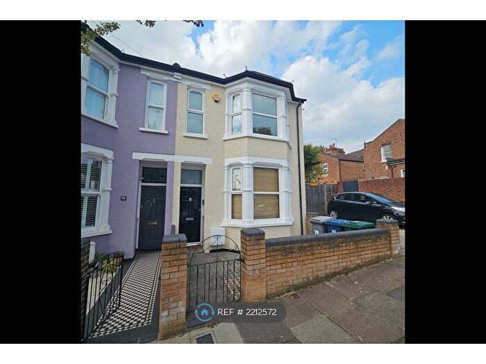 3 Bedroom End Of Terrace House To Rent In Glebe Road, London, N3