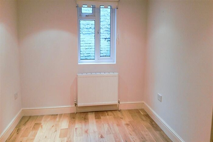 2 Bedroom Flat To Rent In Chalcot Road, Primrose Hill, London, NW1