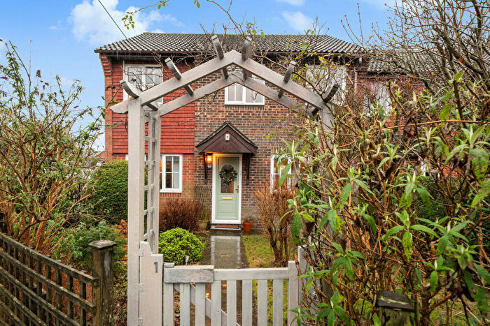 4 Bedroom End Of Terrace House For Sale In Old School Close, Southampton, SO31