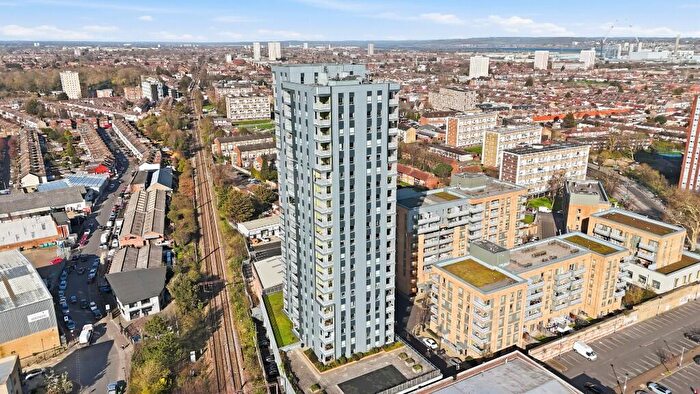 3 Bedroom Penthouse To Rent In Cannon Road, London, N17