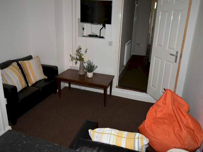 4 Bedroom Property To Rent In St Helens Avenue, Brynmill, Swansea, SA1