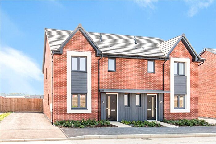 3 Bedroom Semi-Detached House To Rent In Wheatfield Drive, Curbridge, Witney, OX29