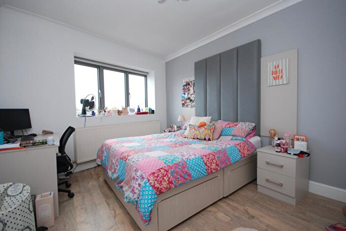 3 Bedroom Apartment To Rent In Balham High Road, Balham, SW12