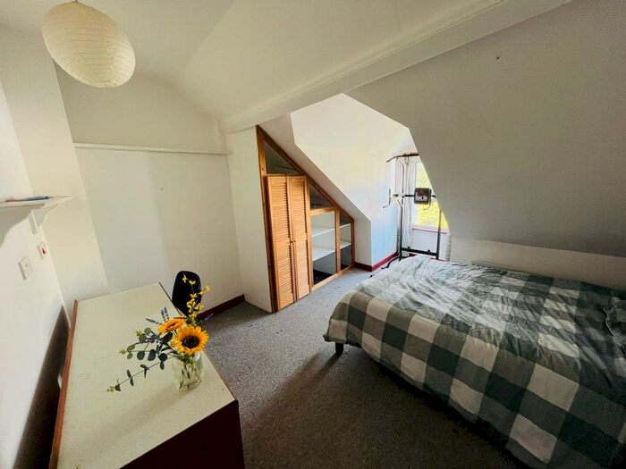 5 Bedroom House To Rent In Alexandra Road, PL4