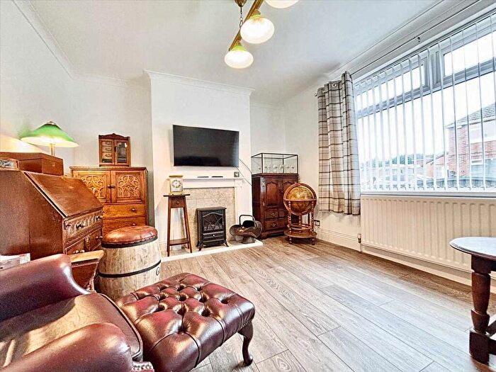 2 Bedroom Semi-Detached House For Sale In Seagrave Ave, Kirkby In Ashfield, NG17