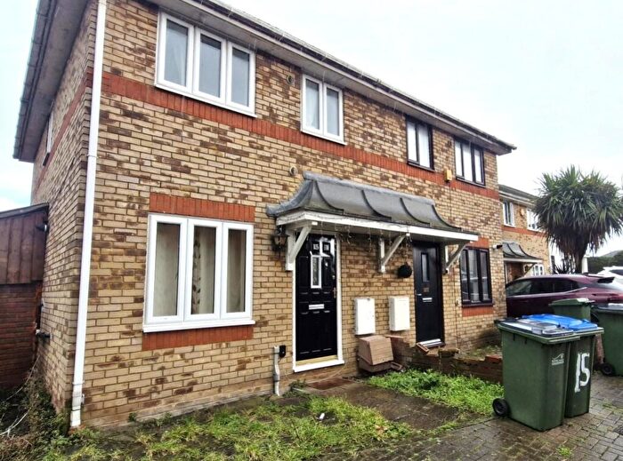 2 Bedroom End Of Terrace House To Rent In Pitfield Crescent, London, SE28