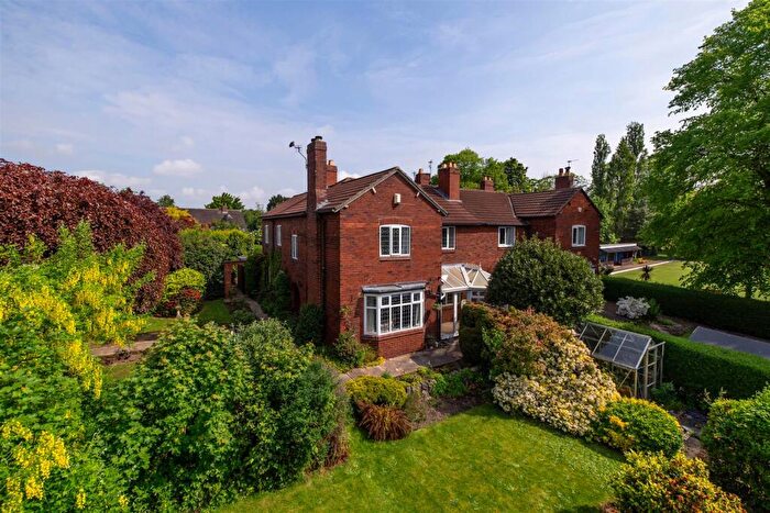 4 Bedroom Semi-Detached House For Sale In Park Avenue, Crossgates, Leeds, LS15