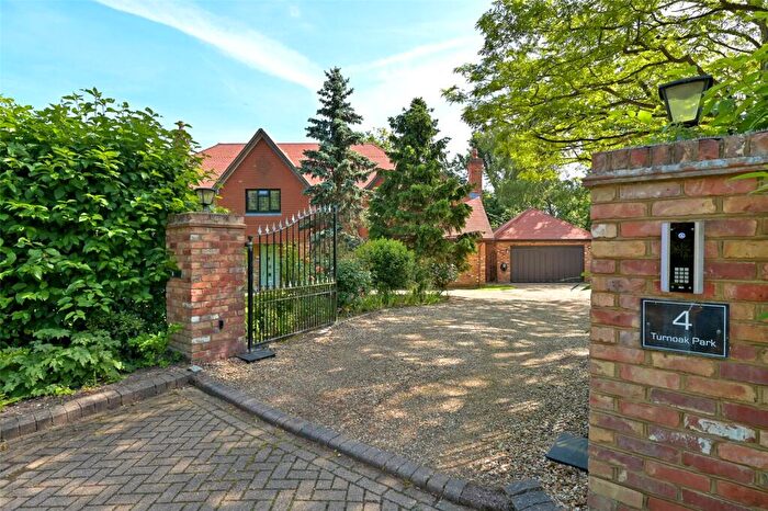 5 Bedroom Detached House For Sale In Turnoak Park, Windsor, Berkshire, SL4