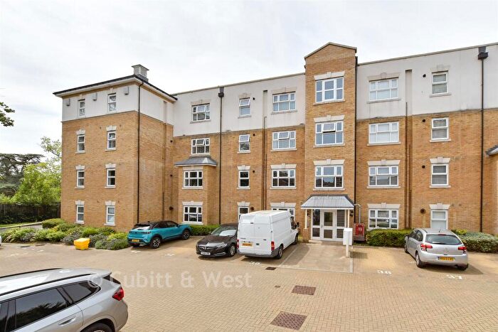 1 Bedroom Apartment For Sale In Timms Close, Horsham, West Sussex, RH12