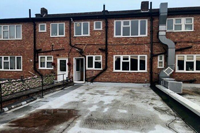 4 Bedroom Maisonette To Rent In London Road, Sutton, SM3