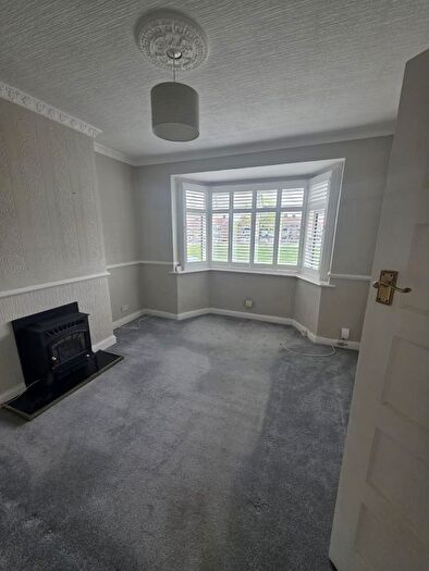 2 Bedroom Flat To Rent In Bridge Close, Enfield, EN1