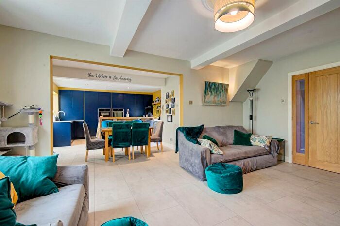 5 Bedroom Detached House For Sale In Glebelands Road, Sale, M33