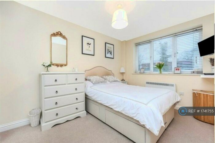 1 Bedroom Flat To Rent In Slipshatch Road, Reigate, RH2