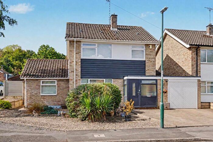 4 Bedroom Link Detached House For Sale In Appledore Avenue, Wollaton, Nottingham, NG8