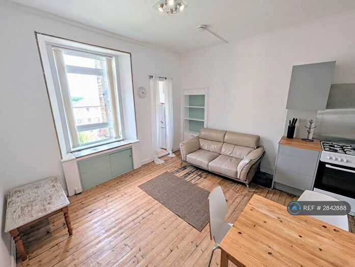 2 Bedroom Flat To Rent In Springhill, Dundee, DD4