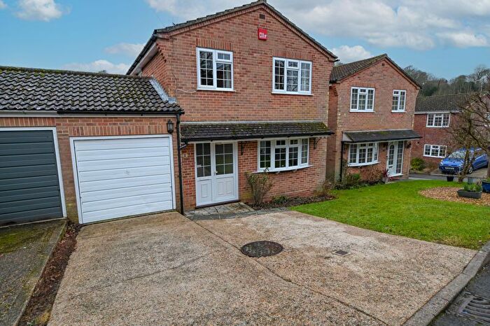 3 Bedroom Detached House For Sale In South Road, Horndean, PO8