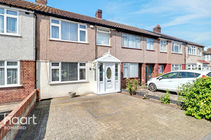 3 Bedroom Terraced House For Sale In Eastbrook Drive, Romford, RM7