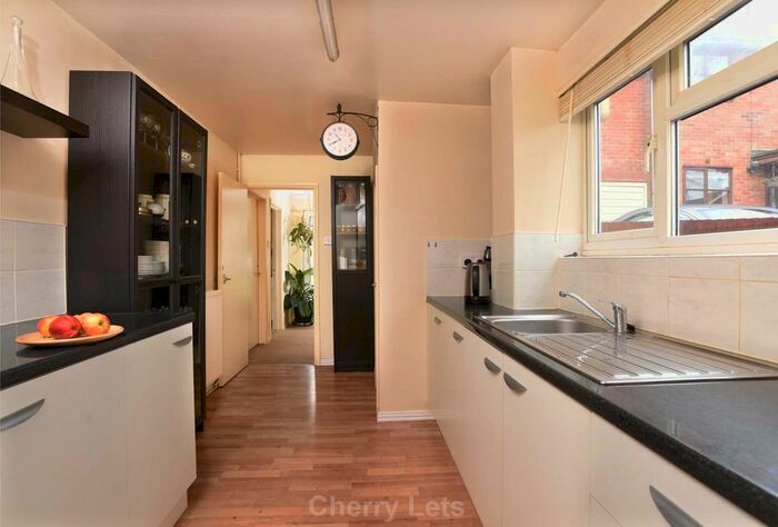 3 Bedroom Semi-Detached House To Rent In Mascord Close, Banbury, OX16