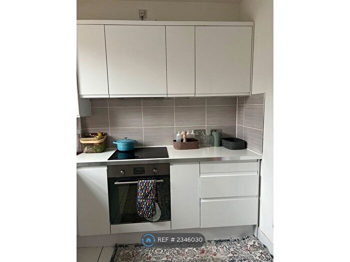 1 Bedroom Flat To Rent In Albert Road, Manchester, M19