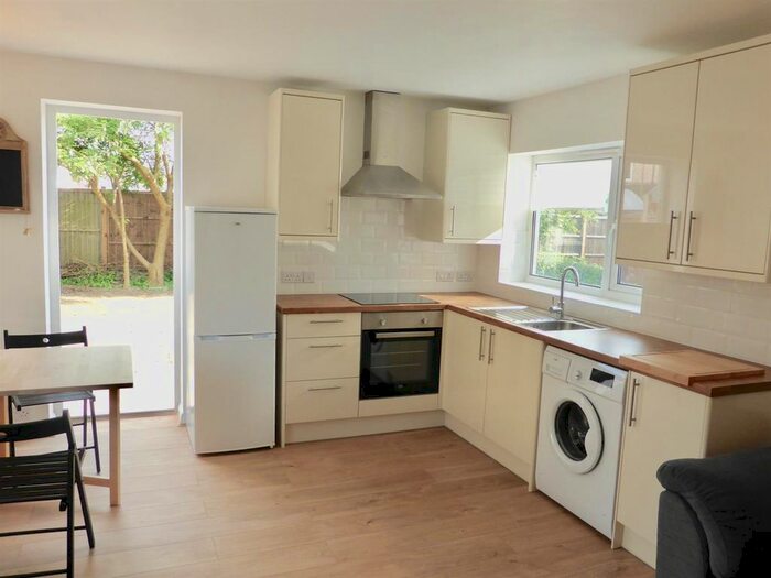 1 Bedroom Flat To Rent In London Road, Feltham TW14