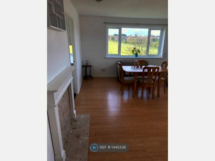 2 Bedroom Flat To Rent In Buchanan Drive, Luton, LU2