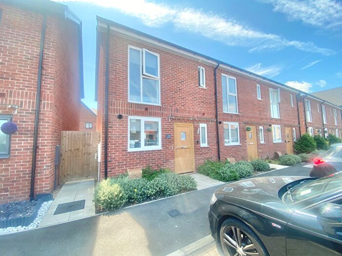 2 Bedroom Property To Rent In Dovestone Close, Grays, RM20