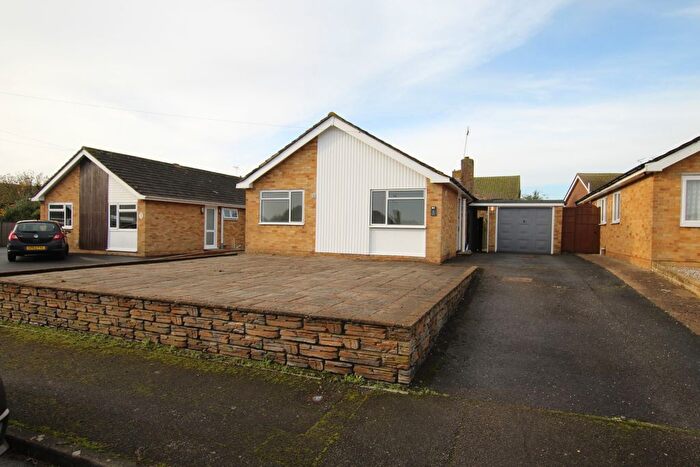 3 Bedroom Detached Bungalow To Rent In Charlton Close, Willesborough, TN24