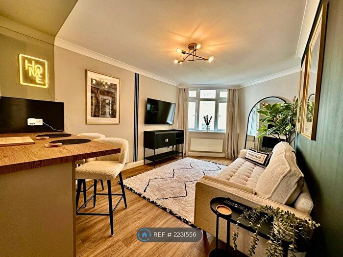 1 Bedroom Flat To Rent In New Street, Plymouth, PL1