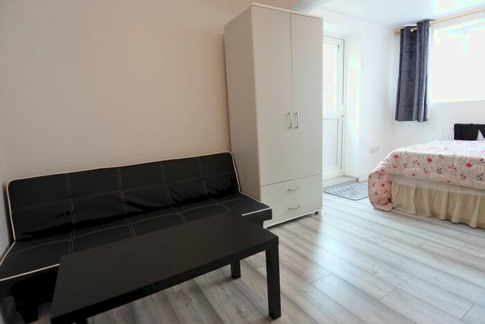 Studio To Rent In Denzil Road, Dollis Hill, NW10