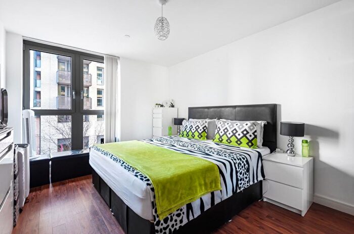 2 Bedroom Flat For Sale In Elmira Street, London, SE13