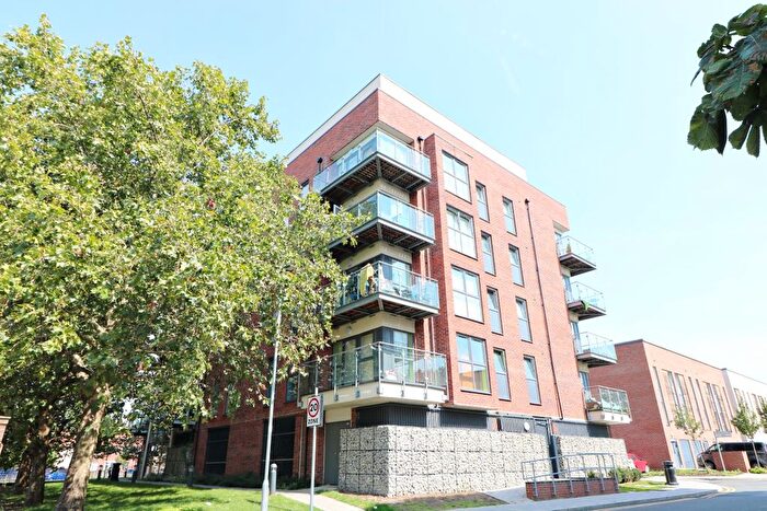 2 Bedroom Flat To Rent In Chancellor Way, Dagenham, Essex, RM8