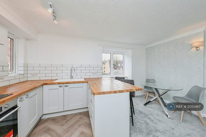 2 Bedroom Flat To Rent In Riverway Court, Norwich, NR1