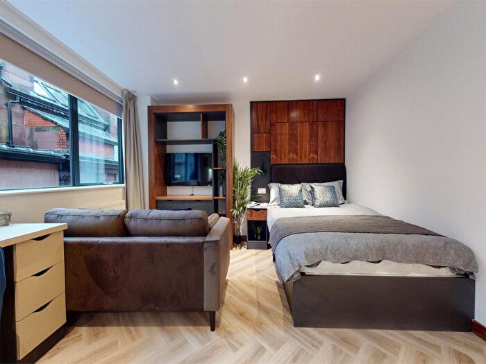 Apartment To Rent In Apt, Live Oasis Deansgate #, M2