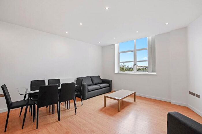 3 Bedroom Apartment To Rent In High Street, London, E15