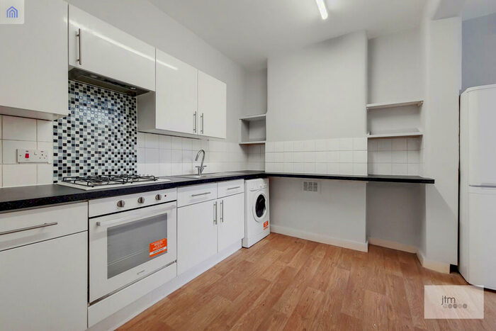 2 Bedroom Flat To Rent In North View Road, N8