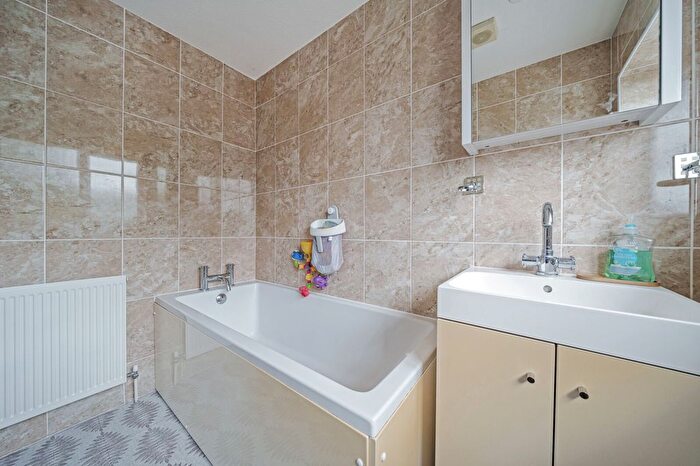 3 Bedroom Terraced House For Sale In Landseer Walk, Abingdon, Oxfordshire, OX14