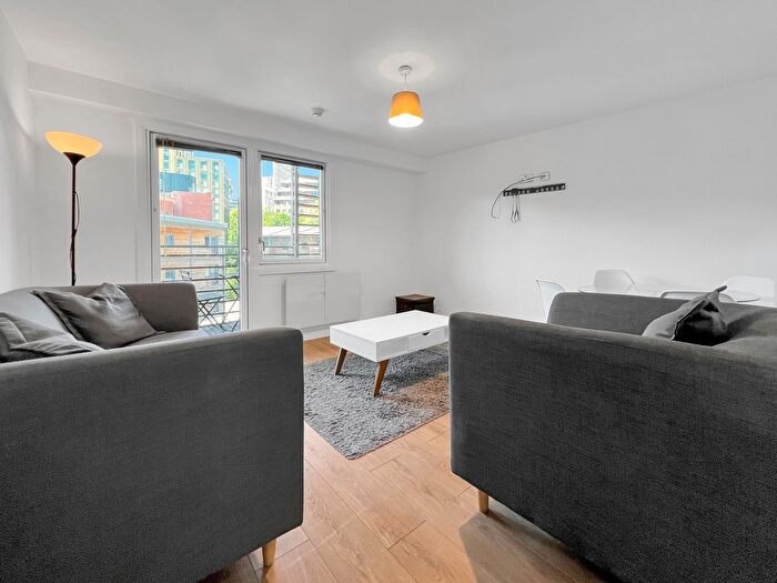 2 Bedroom Flat To Rent In North Crescent, North Street, Leeds, LS2