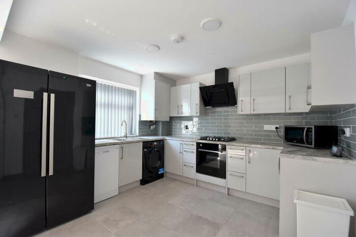 5 Bedroom End Of Terrace House To Rent In Cadnam Close, B17